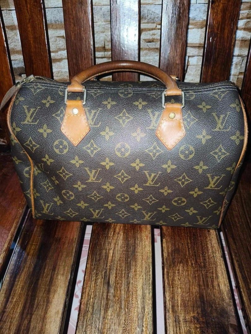 Louie duffle bag 30 (Category: Luxury Bags & Wallets) located in Bulacan. Submitted by dolly-yj (Listing ID 1328474941, Image 1). Description: louie duffle bag 30 with sign of usage.
