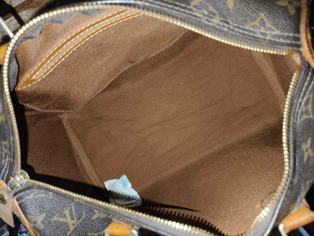 Louie duffle bag 30 (Category: Luxury Bags & Wallets) located in Bulacan. Submitted by dolly-yj (Listing ID 1328474941, Image 2). Description: louie duffle bag 30 with sign of usage.