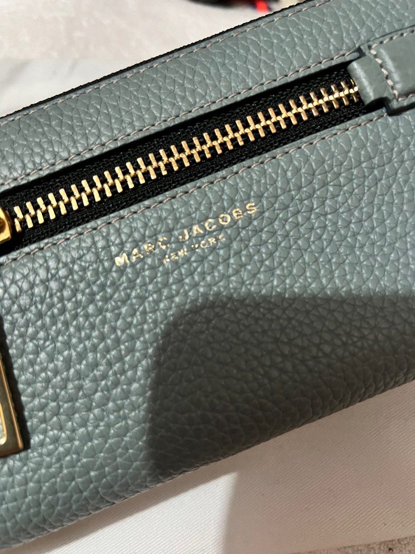 Marc Jacobs long wallet dolphin blue (Category: Luxury Bags & Wallets) located in Marikina City. Submitted by 1stuffshop (Listing ID 1328537989, Image 2). Description: Brandnew original Rfs: impulsive buying .
