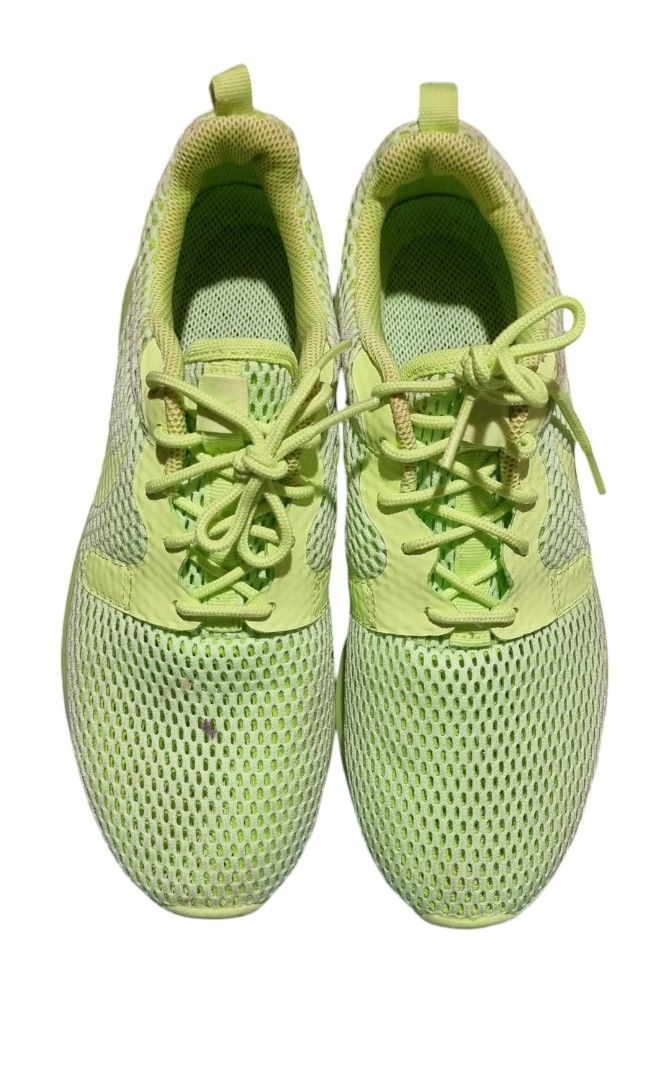 Nike Roshe One Hyperfuse BR Ghost Green Electric Green (Category: Sneakers) located in Los Banos. Submitted by mcgregorio (Listing ID 1328541411, Image 2). Description: issue: may dot sa harapan as seen in the photos. needs cleaning. please see photos before asking questions..