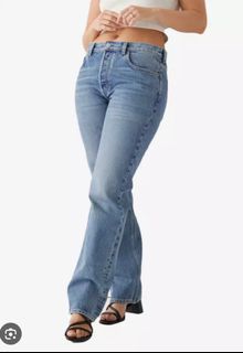 (Category: ) located in . Submitted by curatedclosettt (Listing ID 1328555680, Image 1). Description: .