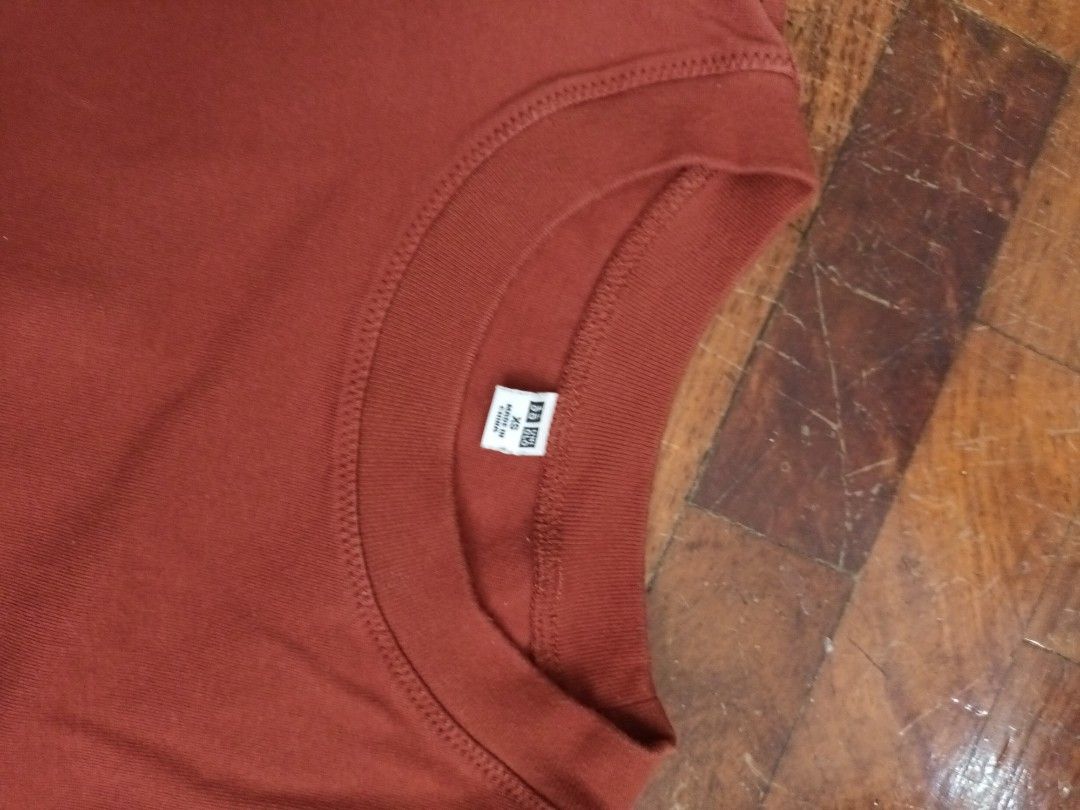 Uniqlo Maroon Cropped Shirt (Category: Shirts) located in Manila. Submitted by ndmc_ (Listing ID 1328454573, Image 2). Description: Uniqlo Maroon Cropped Crew Neck Sized XS but fits S-M as well Lightly Used.