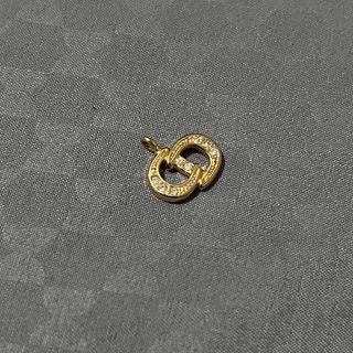 (Category: ) located in . Submitted by wardrobe.ess (Listing ID 1328569932, Image 1). Description: .