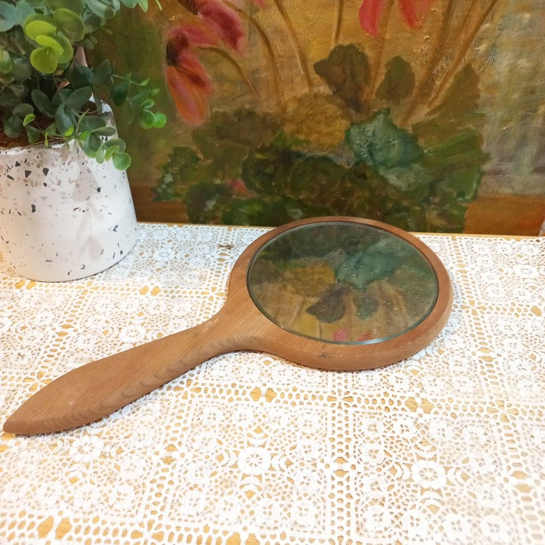 Vintage wooden handheld mirror (Category: Mirrors) located in Dasmarinas. Submitted by millennialmeetsvintage (Listing ID 1328501065, Image 2). Description: 33 x 16 cm solid wood.