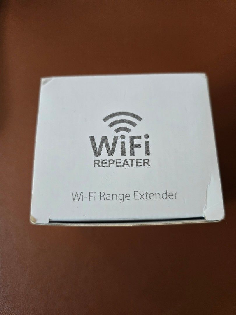 Wireless Range Extender (Category: Networking) located in Singapore. Submitted by tjsg57 (Listing ID 1328508372, Image 3). Description: Wireless Range extender, UK plug..