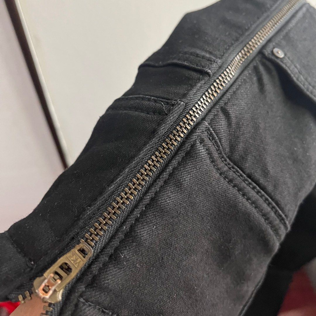 Women’s pants (thick quality) (Category: Jeans) located in Quezon City. Submitted by declutteringsaleitems (Listing ID 1328486608, Image 2). Description: Never used, no tags Size XL 30 inches waist.