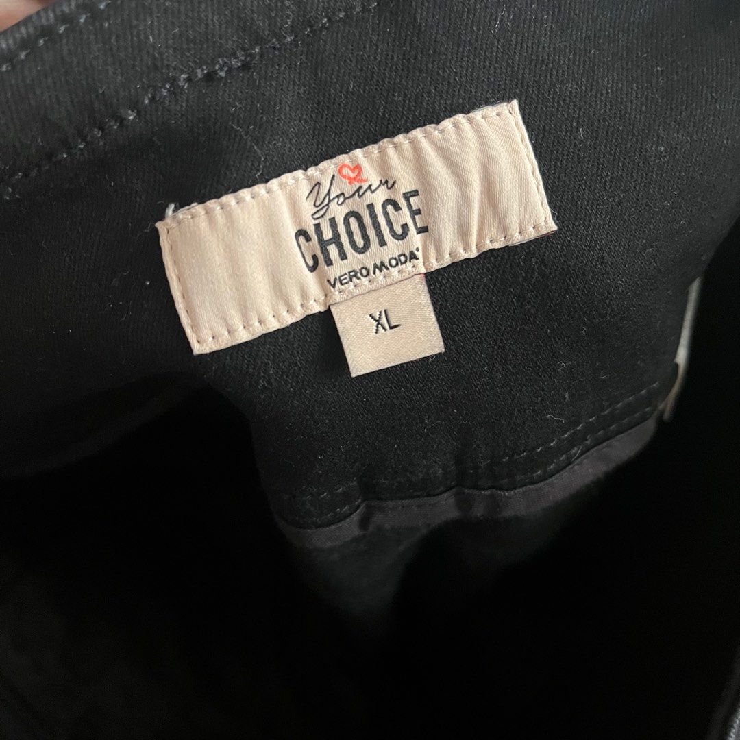 Women’s pants (thick quality) (Category: Jeans) located in Quezon City. Submitted by declutteringsaleitems (Listing ID 1328486608, Image 3). Description: Never used, no tags Size XL 30 inches waist.