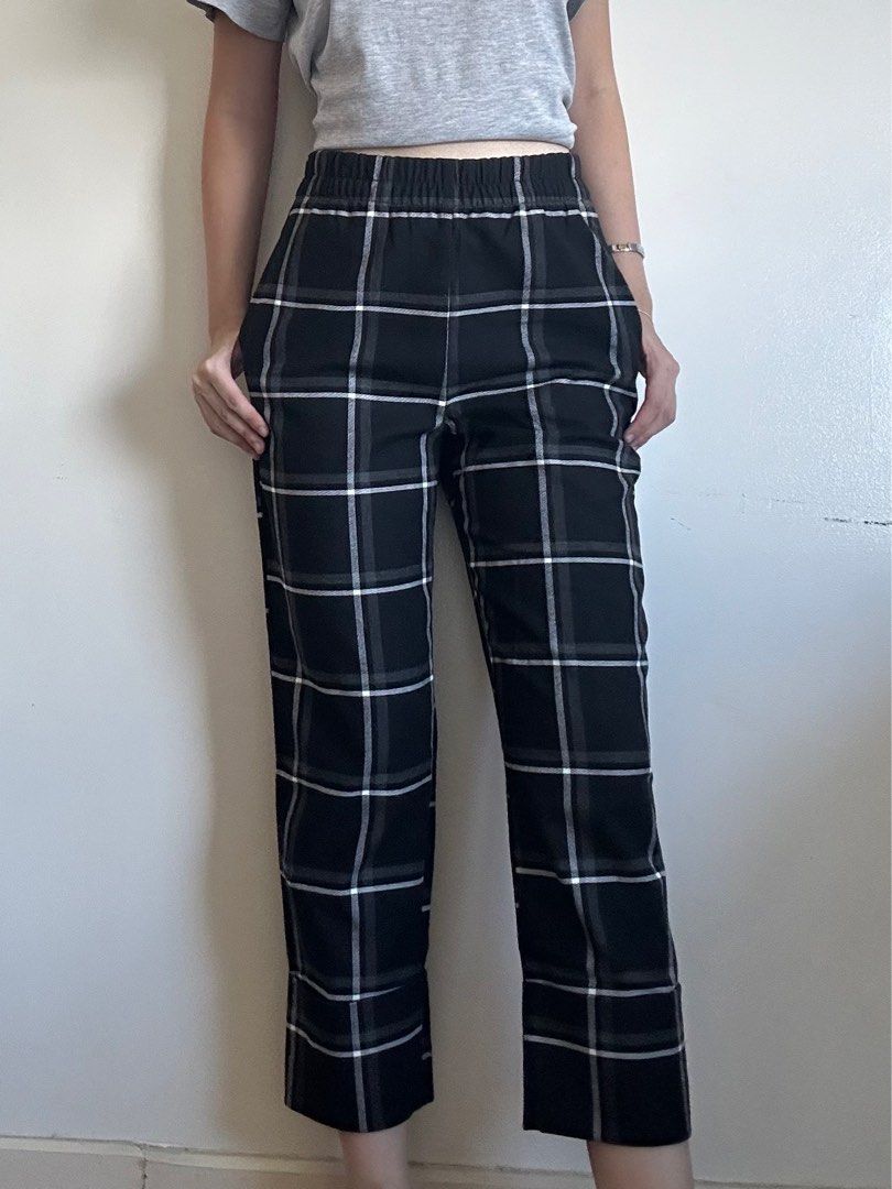Zara Black and White Gartered Plaid Pants (Category: Other Bottoms) located in Manila. Submitted by prebychia (Listing ID 1328473229, Image 1). Description: Length: 34.25” Leg width: 8” Waist: 24” Size: XS (can fit S frame) Helping tags: Cariño, Araw the Line, H&M, Zara, Halo halo, The Editor’s Market, Miu the Label, Merakibowy, GVN the Label, Love Bonito.