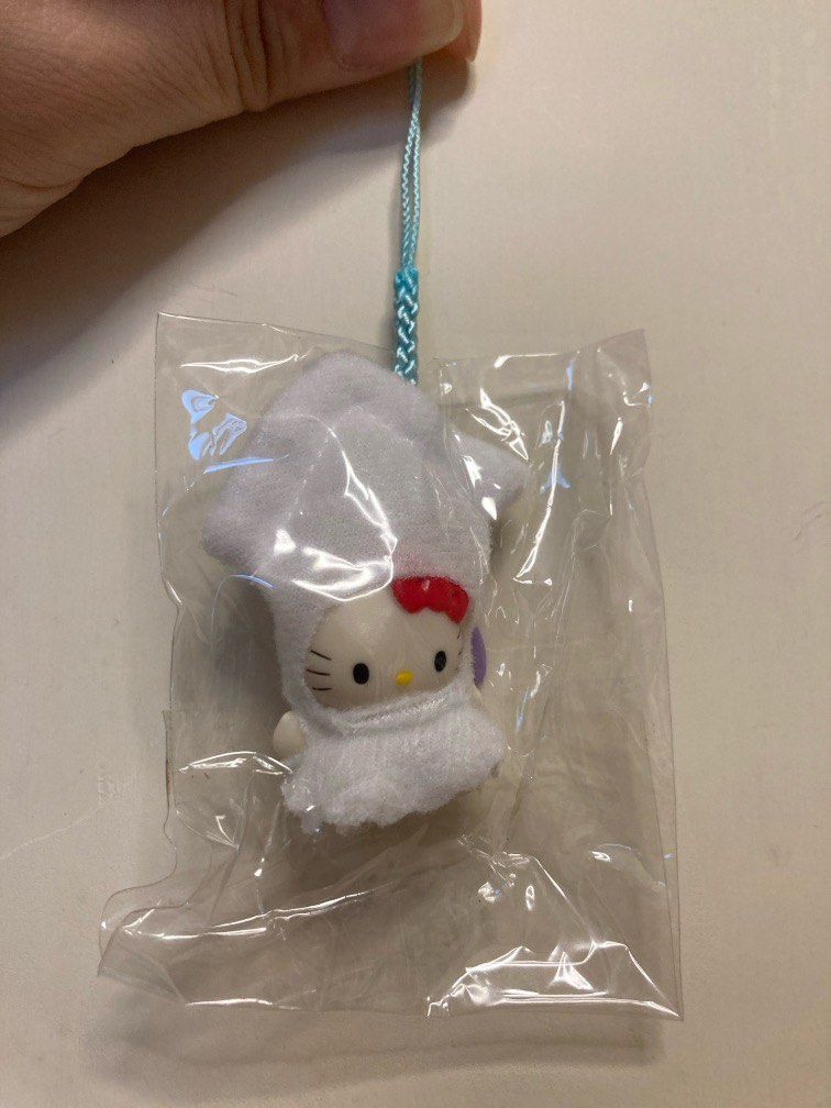 全新 正版 Sanrio 日本 限定 2007年 產品 hello kitty 北海道 魷魚 造型 公仔 匙扣 電話繩, 興趣及遊戲, 玩具 ...