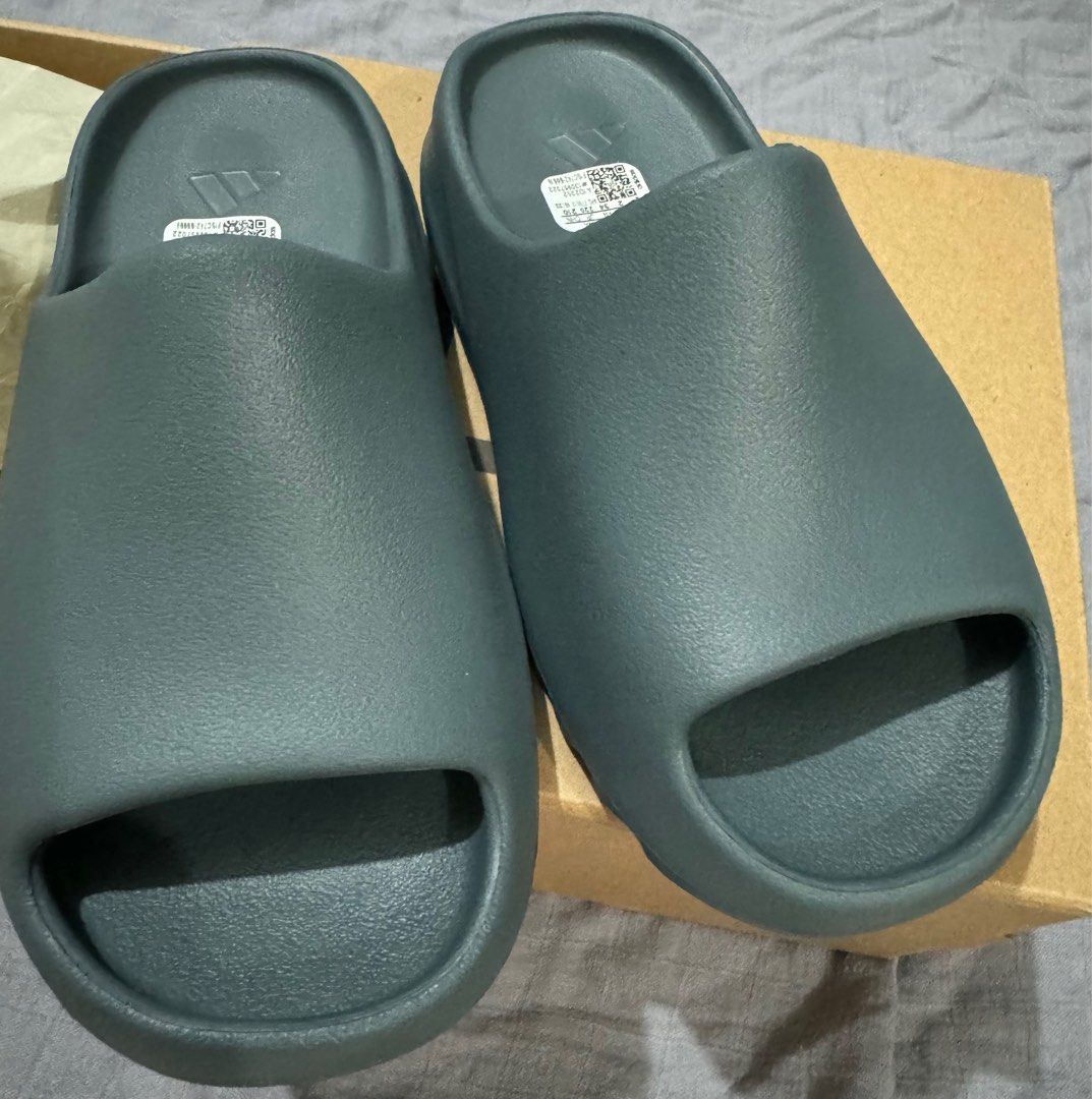 youth yeezy slides