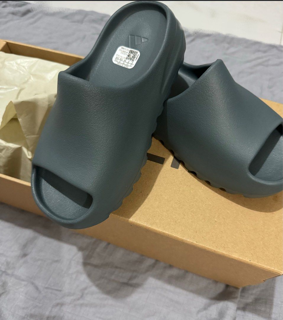 youth yeezy slides