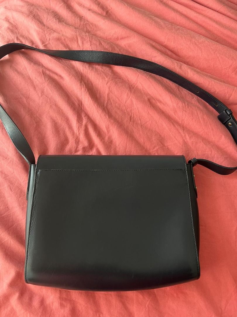 APC Alicia bag (Category: Shoulder Bags) located in Mandaluyong City. Submitted by agie0127 (Listing ID 1330037213, Image 3). Description: .
