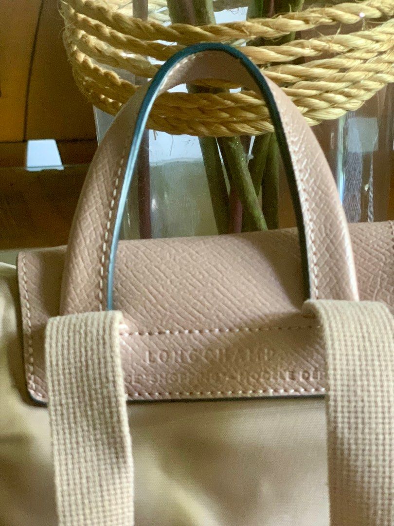 AUTH Longchamp Le Pliage Club Backpack (Category: Backpacks) located in Guagua. Submitted by rizza4 (Listing ID 1330044017, Image 3). Description: • with jelly Tag • Authentic , 8/10 • Foldable nylon backpack • Adjustable straps • flaw , d halata super light color yellow sa logo.