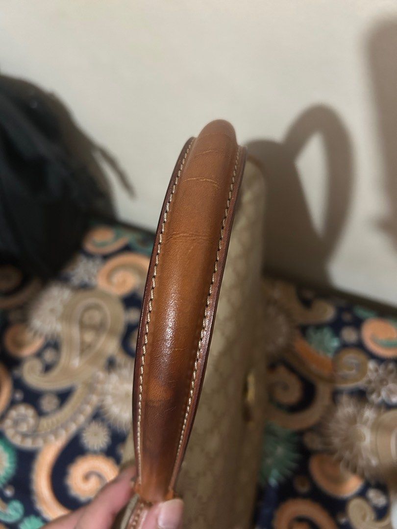 Authentic preloved Celine Vintage Hand Bag (Category: Luxury Bags & Wallets) located in Muntinlupa City. Submitted by prei_g (Listing ID 1330132285, Image 3). Description: Selling preloved authentic Celine Vintage Hand bag 👜 Please manage your expectations since this is a preloved bag. With signs of usage as you can see from the photos..