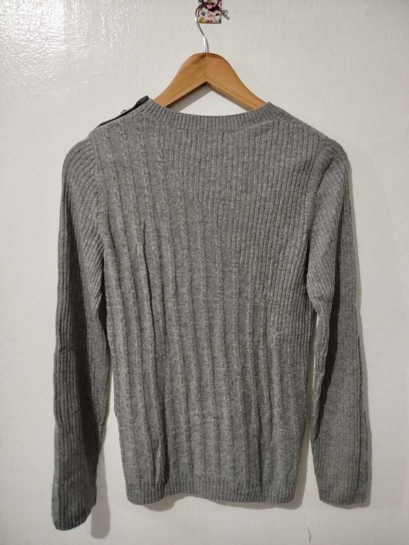 Banana Republic Knitted Sweater (Category: Longsleeves) located in Manila. Submitted by declutterfairy_ph (Listing ID 1330098038, Image 3). Description: Size: cut tag/s, can fit up to Large, stretchy Shoulder width: 12.5 inches (flat lay) Armpit width: 18 inches Length: 24 inches -Well used but in a good condition. -No major flaws, just the usual sign of usage. -Tiny rust-like stain (see last pic), might be washable. -When worn photo posted..