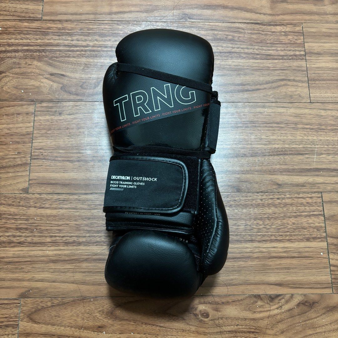 Decathlon 12oz Boxing Gloves (Category: Combat Sports) located in Manila. Submitted by lesssa (Listing ID 1330165846, Image 1). Description: Decathlon 12oz Boxing Gloves. Only used once. .