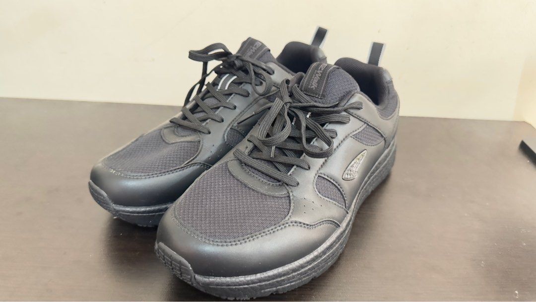 Dr Kong EZ Walk CE000970 Black (Category: Sneakers) located in Quezon City. Submitted by thebeststuffph (Listing ID 1330036420, Image 1). Description: Original Dr Kong Ez Walk CE000970 Scan Cr Code for more specs on the official website Super soft sole Can fit 9, 9.5, or 10 Perfect for walking or lifestyle Almost brand new No heel drags Negotiable.