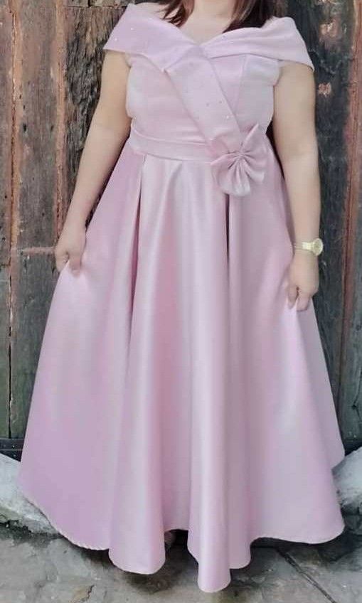 EVENING OFF SHOULDER GOWN (Category: Evening dresses & gowns) located in Makati City. Submitted by junaree (Listing ID 1330118817, Image 2). Description: EVENING OFF SHOULDER GOWN Champagne Rose could fit to M - XL with chest padding worn only once for a wedding originally bought for 3K at a local boutique RFS: DECLUTERRING.