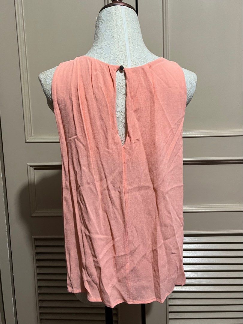 Forever 21 Pink Salmon Sleeveless Top (Category: Sleeveless) located in Manila. Submitted by emmarim (Listing ID 1330146619, Image 3). Description: Forever 21 Sleeveless Top Can fit S-M.