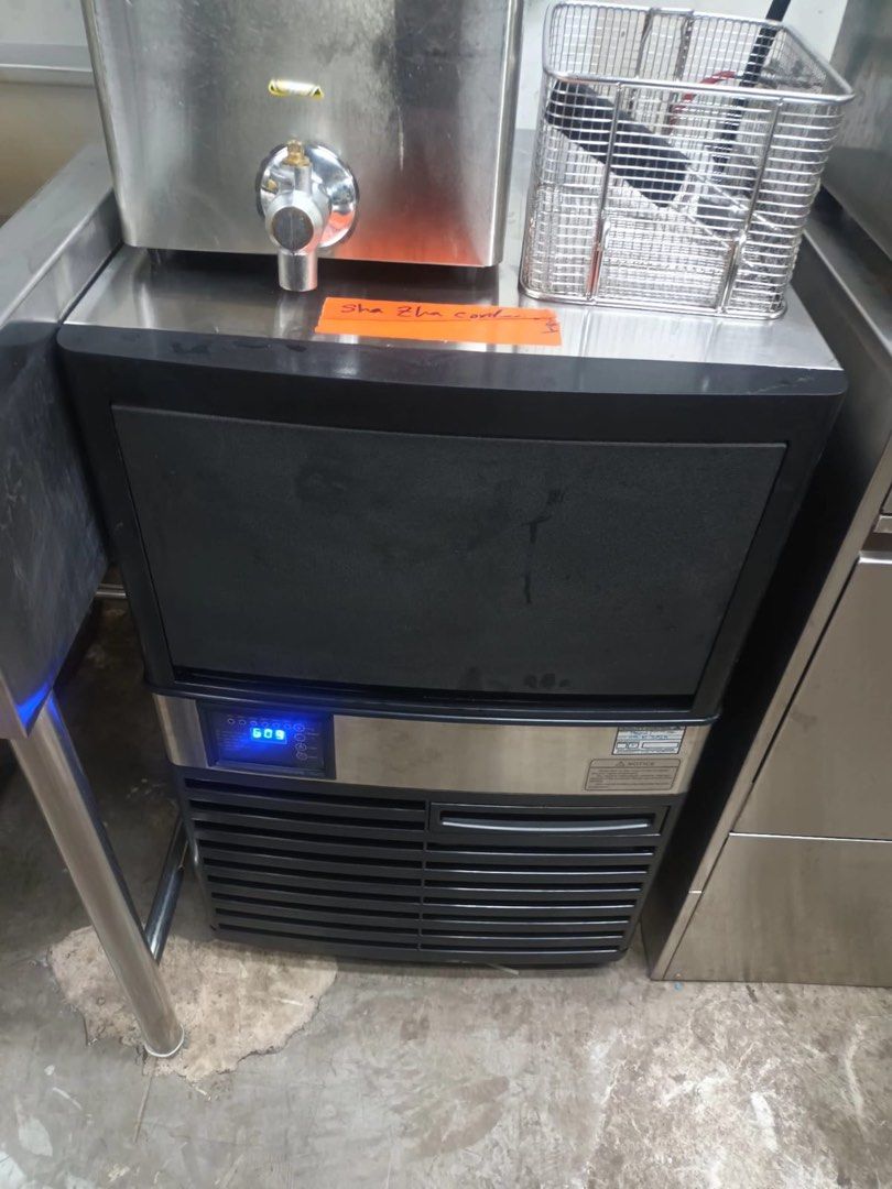 (Free delivery and warranty) small ice maker, TV & Home Appliances