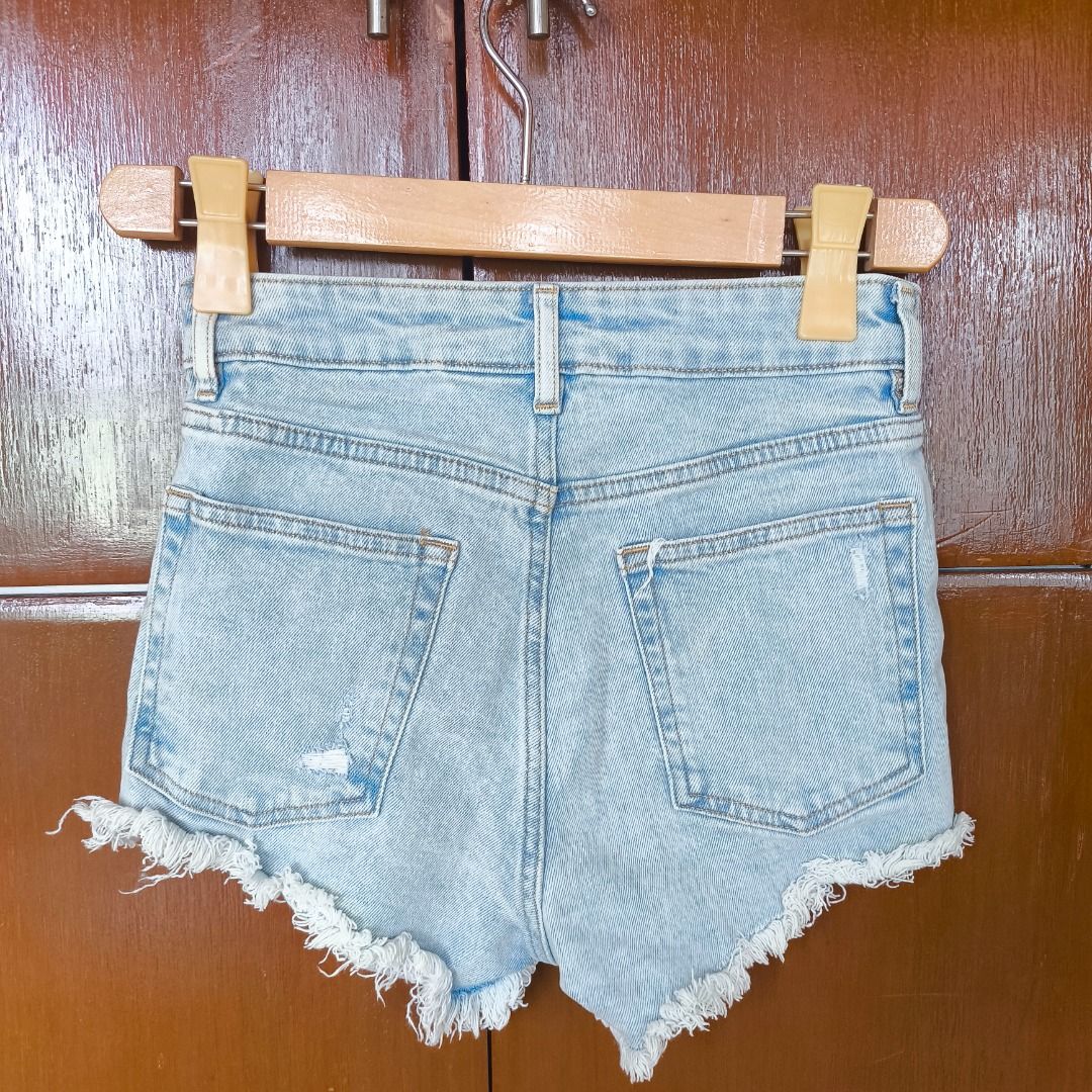 H M Mid Waist Shorts Waist 25 Women s Fashion Bottoms Shorts on Carousell