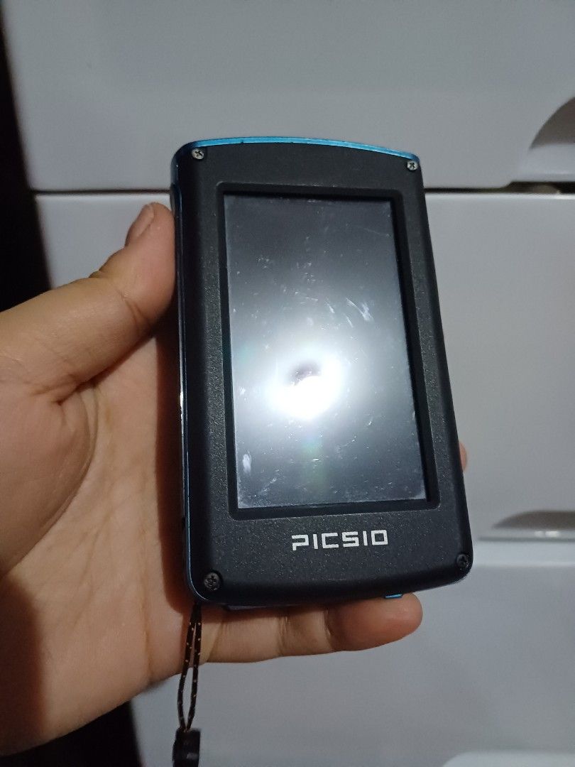 Jvc waterproof digital camera digicam point and shoot (Category: Cameras) located in Quezon City. Submitted by potatoiceblended (Listing ID 1330119956, Image 2). Description: issue: napansin namin na nag mmoist siya after using underwater pero gumagana parin. Check out other listings in my page to save shipping costs Loc: Sucat, Parañaque.