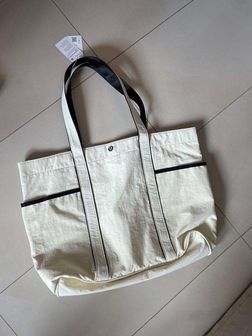 Lululemon Daily Multi Pocket Tote bag, Women's Fashion, Bags