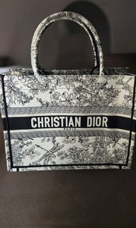 (Category: ) located in . Submitted by luxe.allure (Listing ID 1328807734, Image 1). Description: .