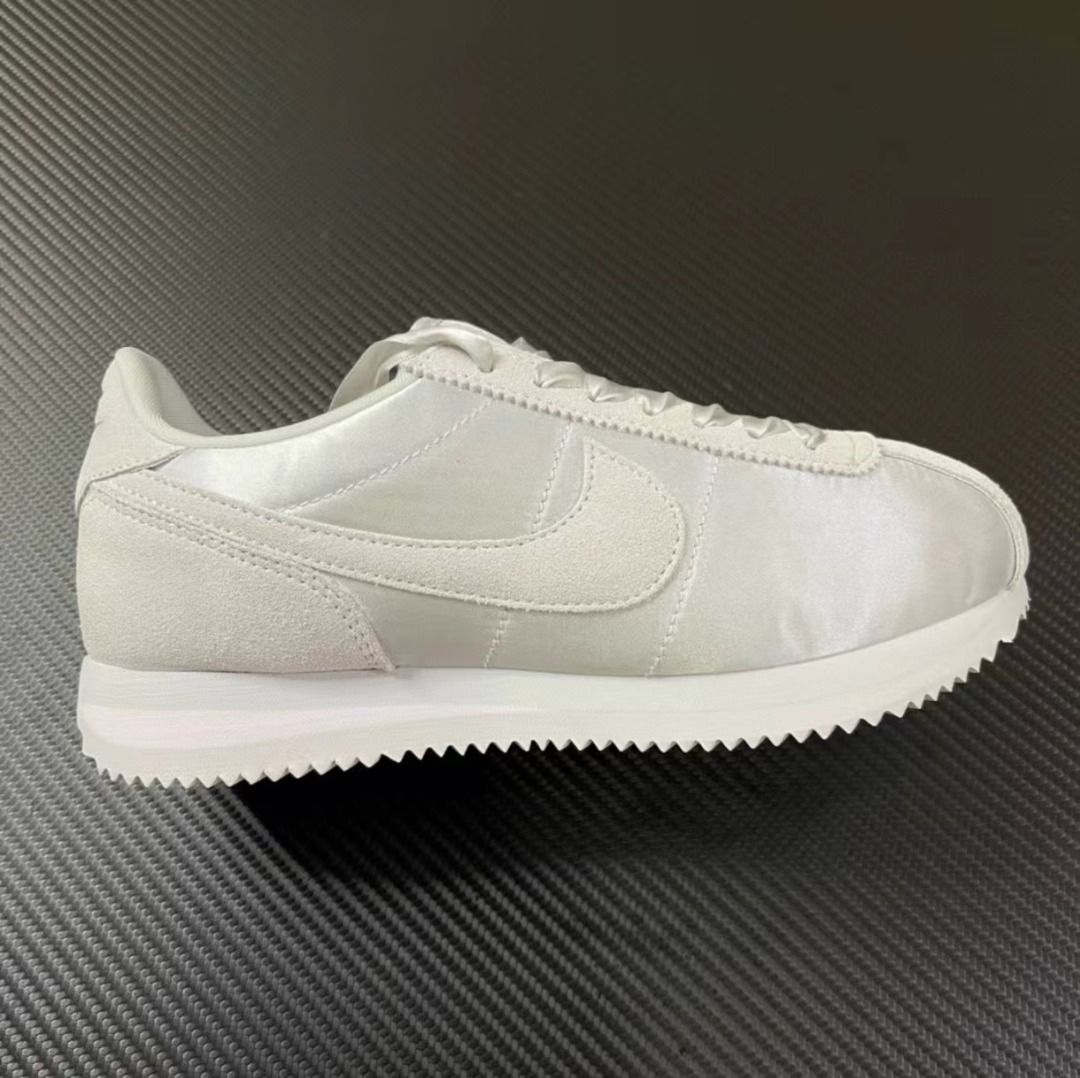Satin nike cortez top