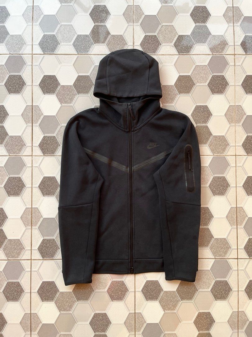 nike tech fleece black, Fesyen Pria, Pakaian Baju Luaran di