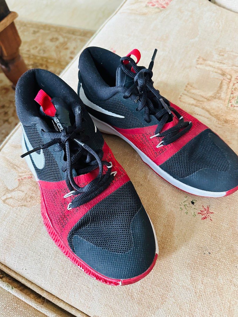 Nike zoom assersion red top
