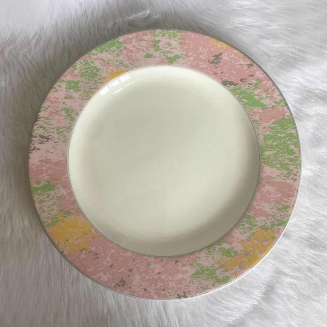 Noritake Bone China White Pink Pastel Dinner Plate (Category: Dinnerware & Cutlery) located in Consolacion. Submitted by posh_avenue_home (Listing ID 1330038106, Image 3). Description: In very good condition. 10.5 inches. 1 pc available..