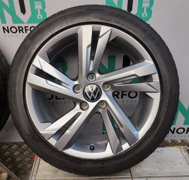 1 set (4 pieces) Original VW Golf MK8 R Line 17