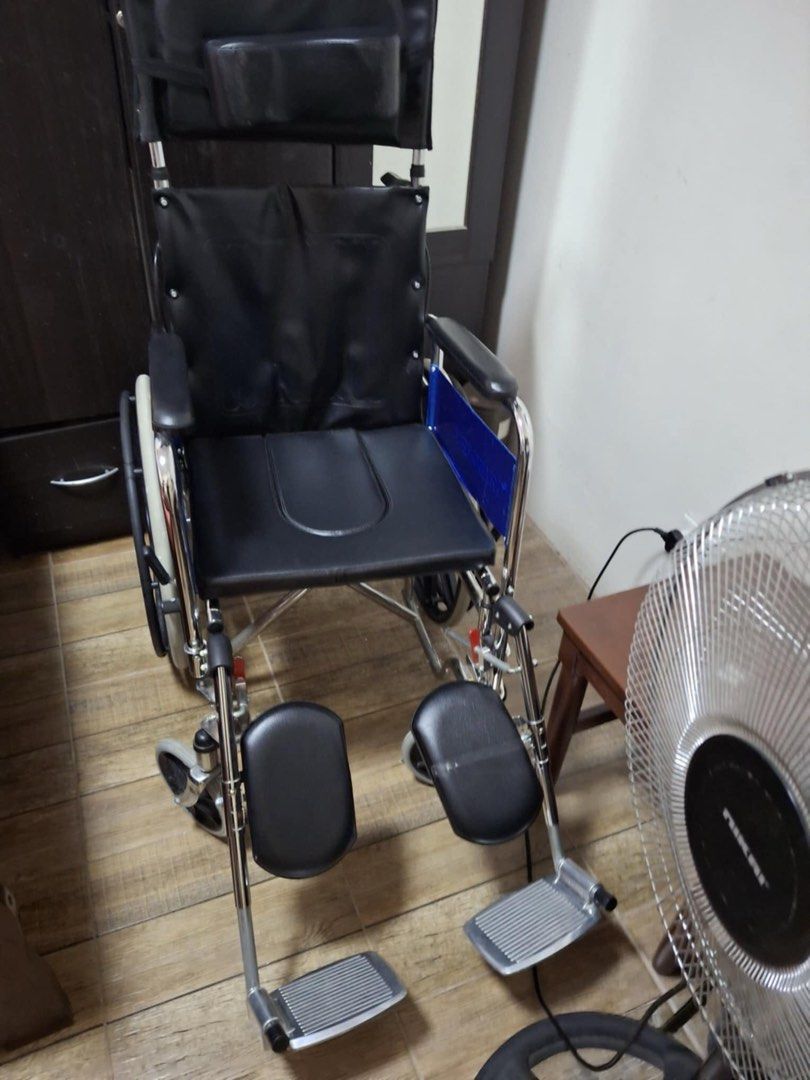 Reclining Wheelchair with commode (Category: Wheelchairs) located in Quezon City. Submitted by sof1958 (Listing ID 1330107085, Image 2). Description: 📍BF Almanza dos.