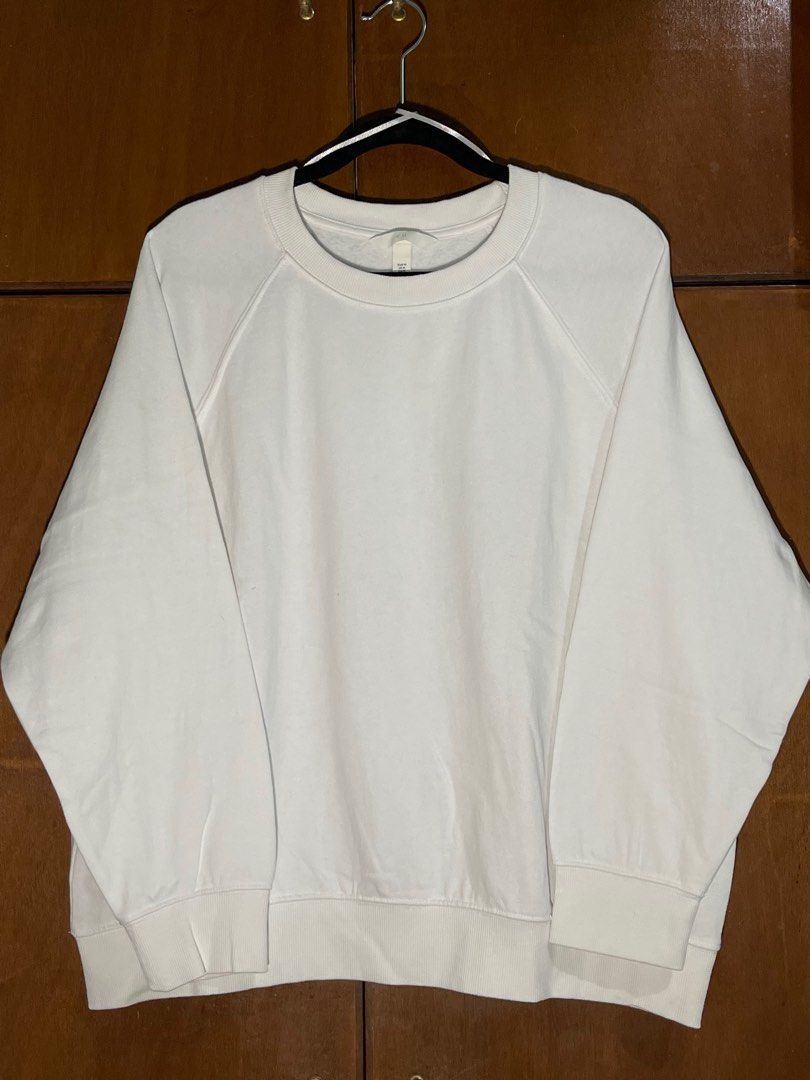 RUSH SALE H M Plain White Clean Girl Aesthetic Sweatshirt Women s Fashion Tops Longsleeves on Carousell