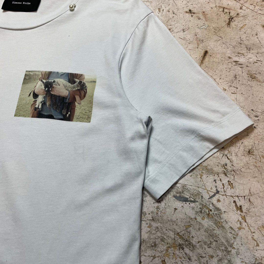 SIMONE ROCHA SHEEP PRINT LOGO WHITE SHIRT (Category: Shirts) located in Manila. Submitted by revise.ph_ (Listing ID 1330143699, Image 3). Description: SIMONE ROCHA SHEEP PRINT LOGO WHITE SHIRT Made in PORTUGAL Tagged Size: SMALL Dimensions Length:25.8 Width:19.5 Shoulder:17.5 Sleeve:9.4 issue: MISSING BEADS CHECK REFERENCE PHOTOS &FIRST PHOTO Price:1,500 Free Shipping via JNT.