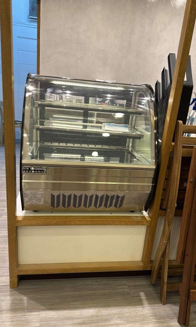 Table top cake chiller counter top pastry chiller (Category: Refrigerators and Freezers) located in Mandaluyong City. Submitted by yoonahfabi61843 (Listing ID 1330023357, Image 1). Description: FB PAGE: Commercial Chiller and Freezer Direct Factory Supplier CONTACT PERSON: Ms. Jona Yoonah We are open every 9am-5pm Mondays-Saturdays 1 year warranty for parts and service within Metro Manila and selected cities nearby CALABARZON Pampanga. 📌PIN WAZE
