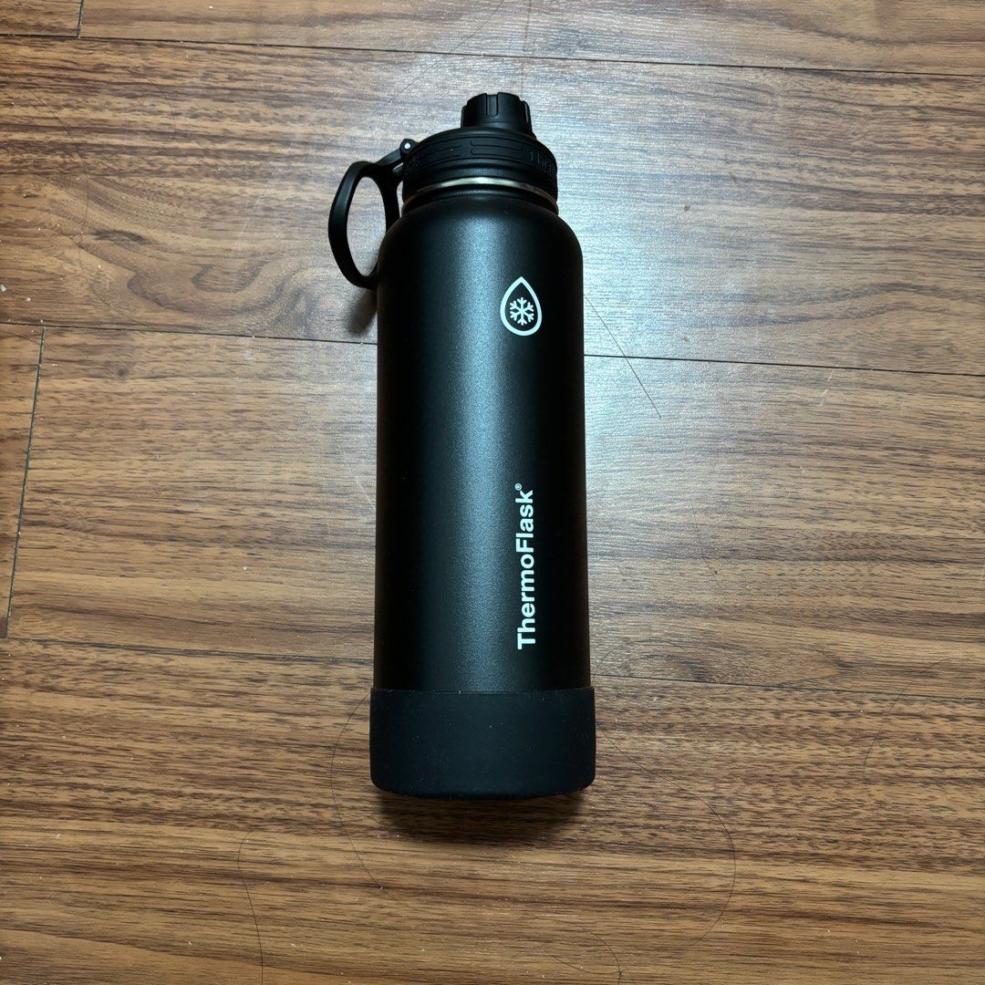 ThermoFlask 40oz Water Bottle (Category: Water Bottles & Tumblers) located in Manila. Submitted by lesssa (Listing ID 1330165778, Image 1). Description: Brand new ThermoFlask 40oz Water Bottle from the US. Never been used. .