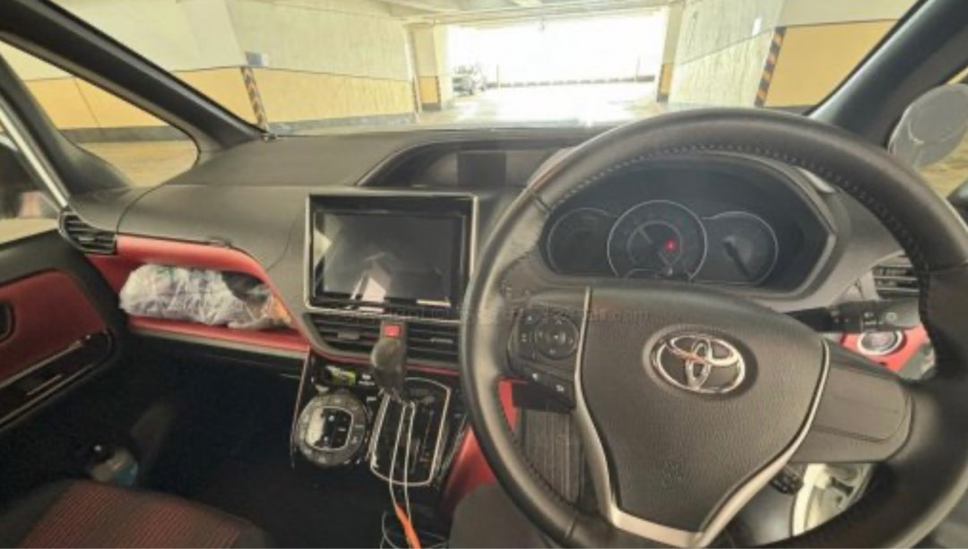 Toyota Voxy 80 series Auto62863132038914111