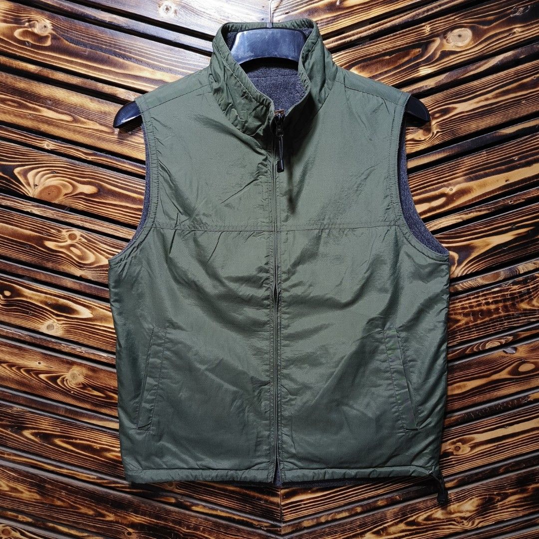 Vest rompi UNIQLO bolak balik size M casual bagus, Fesyen Pria, Pakaian