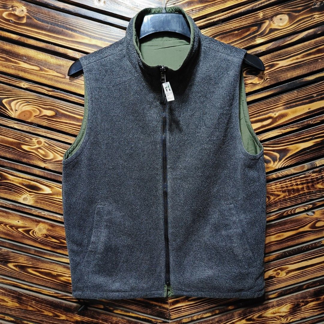 Vest rompi UNIQLO bolak balik size M casual bagus, Fesyen Pria, Pakaian