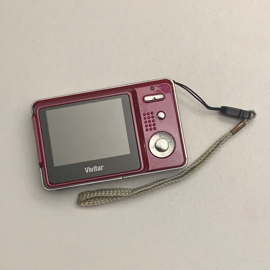 Vivitar ViviCam X024 (pink) (Category: Cameras) located in Mandaluyong City. Submitted by samanthasellsstuff (Listing ID 1330130108, Image 2). Description: Needs check up or repair. .