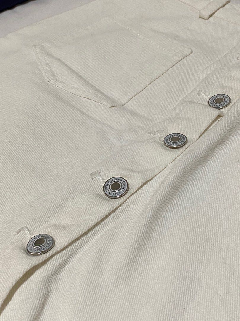 White Denim Skirt (Category: Skirts) located in Quezon City. Submitted by qc_declutter (Listing ID 1330028517, Image 3). Description: RFS: barely used, not being used Waist: 26-27” Hips: 32” Fits small.