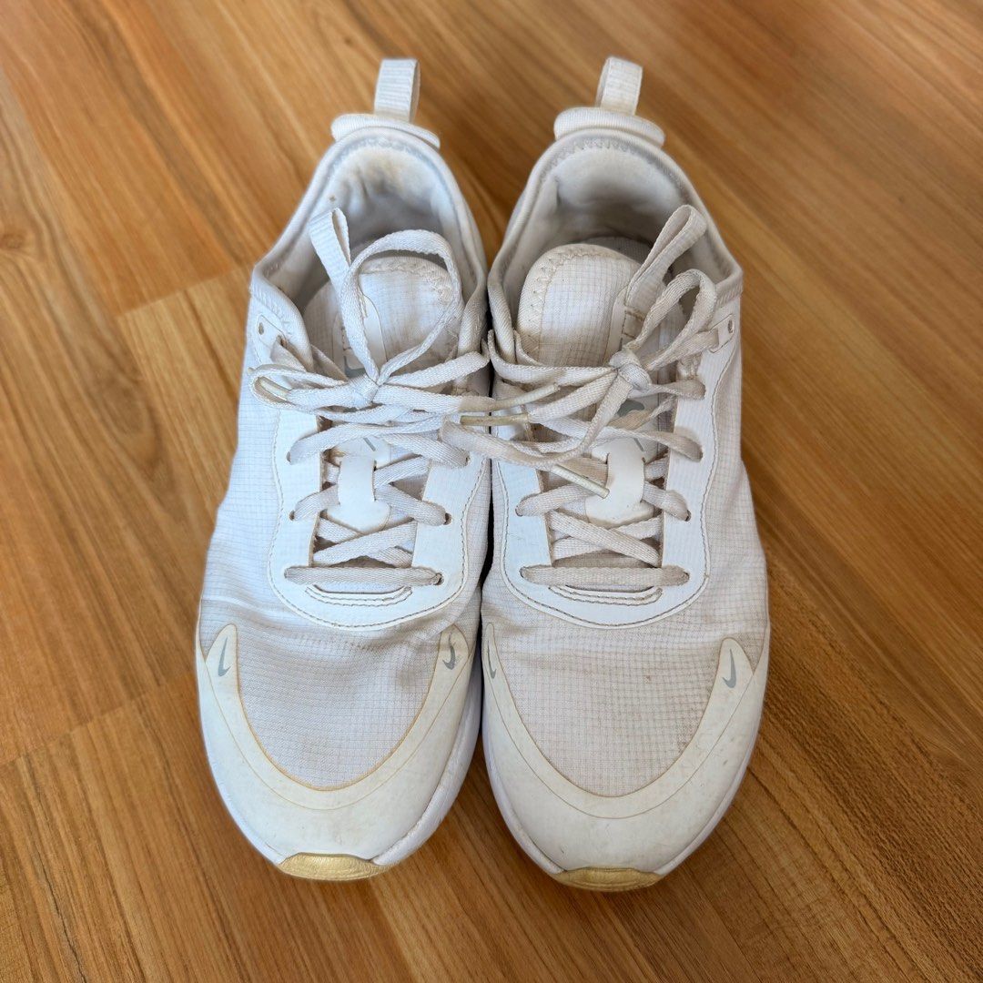 Size 4 nike trainers outlet