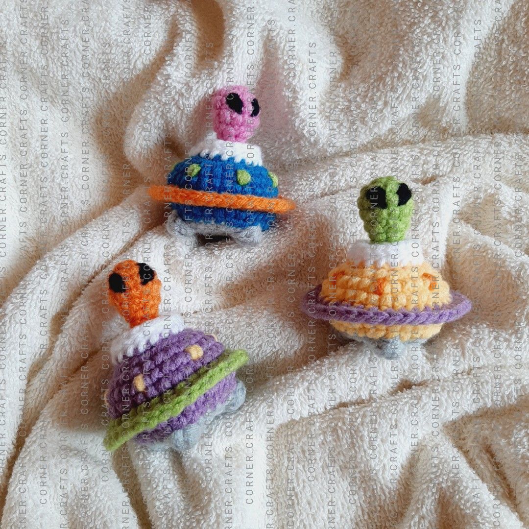 Alien crochet keychain (Category: Handmade Craft) located in Manila. Submitted by corner.crafts (Listing ID 1330178137, Image 1). Description: *available for pre order. *we ship within 7 to 14 days. or more depending on the amount of orders and current workload *we accept rush orders with additional fees. *mop:gcash we also customize crochet keychains! send us a message for more info😊.