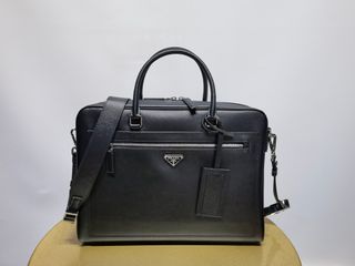 (Category: ) located in . Submitted by luxurycloset.shop (Listing ID 1330308195, Image 1). Description: .