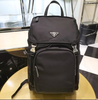 (Category: ) located in . Submitted by luxurycloset.shop (Listing ID 1330332446, Image 1). Description: .