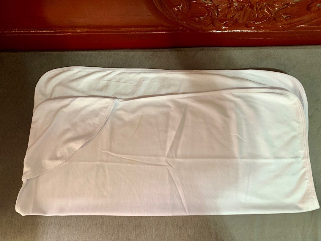 Baby Receiving blanket (Category: Changing Mats & Accessories) located in Quezon City. Submitted by praise22 (Listing ID 1330185093, Image 1). Description: Unused.
