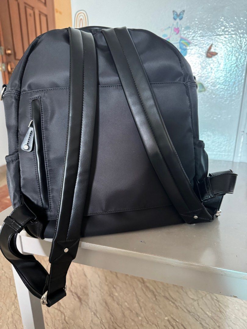 Backpack (Category: Backpacks) located in Singapore. Submitted by nxt9319 (Listing ID 1330175141, Image 3). Description: Brand new Kerikit backpack that can double up as a diaper bag. Bought from the UK for SGD 220. Still within warranty. Size & Weight: L 33 x W 20 cm x H 42 cm 1.5 Kg Fits a 14inch laptop Material - Nylon with faux leather back straps .