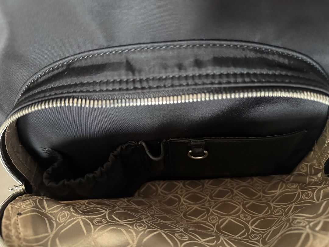 Backpack (Category: Backpacks) located in Singapore. Submitted by nxt9319 (Listing ID 1330175141, Image 5). Description: Brand new Kerikit backpack that can double up as a diaper bag. Bought from the UK for SGD 220. Still within warranty. Size & Weight: L 33 x W 20 cm x H 42 cm 1.5 Kg Fits a 14inch laptop Material - Nylon with faux leather back straps .